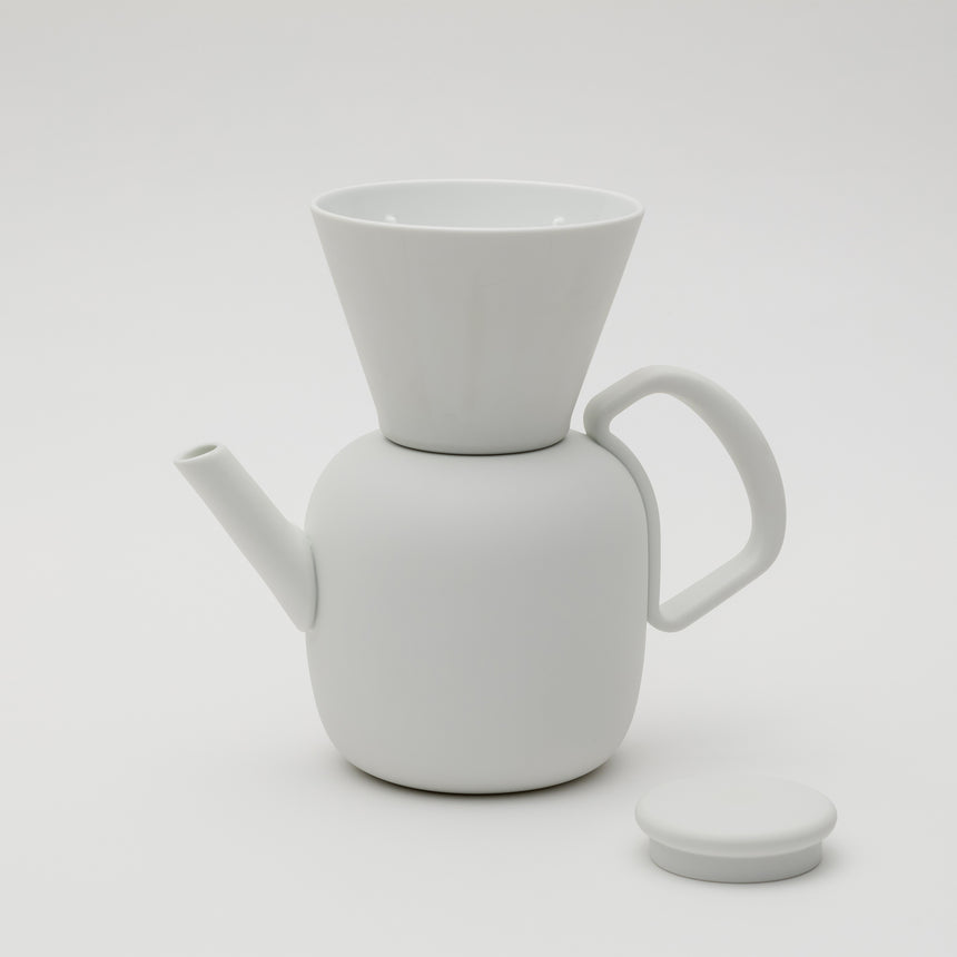 Coffee Pot in White by Leon Ransmeier