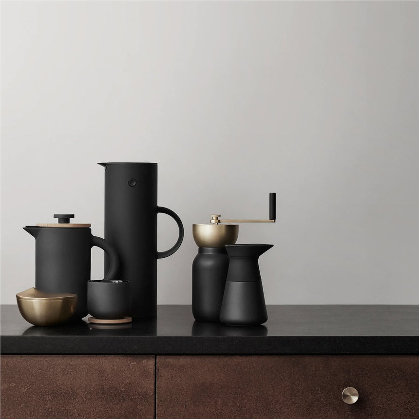 EM77 Vacuum Pitcher in Soft Black