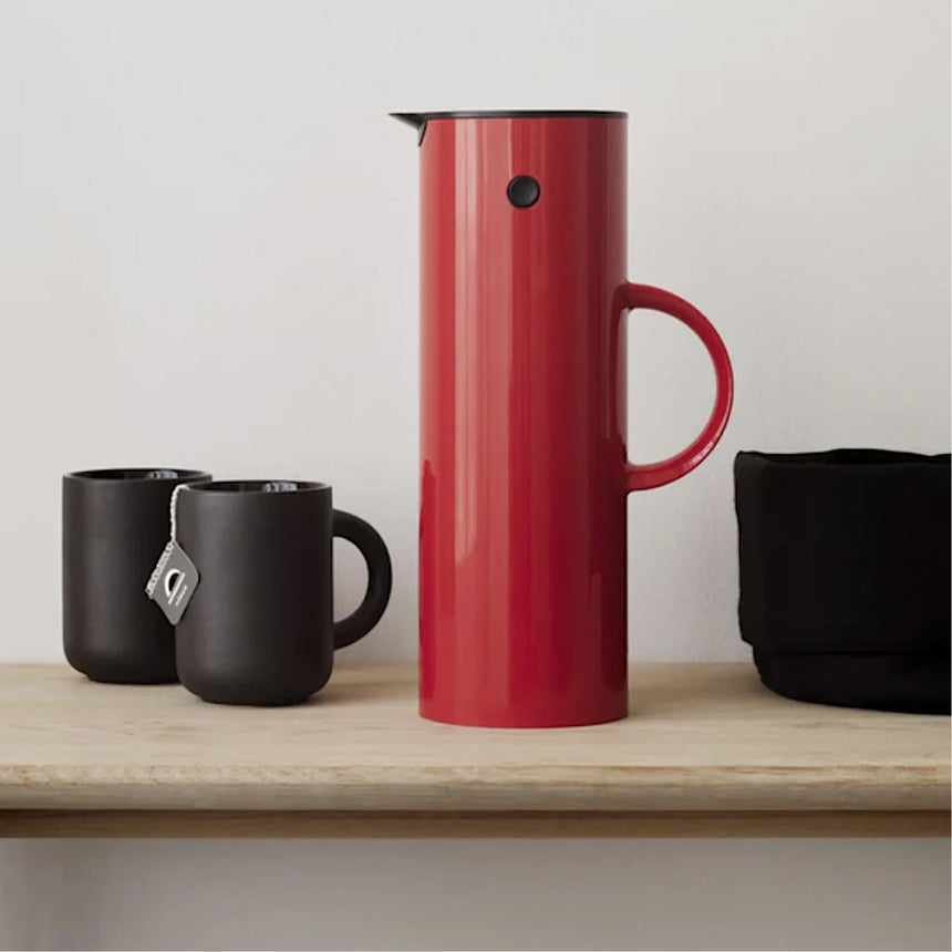 EM77 Vacuum Pitcher in Red