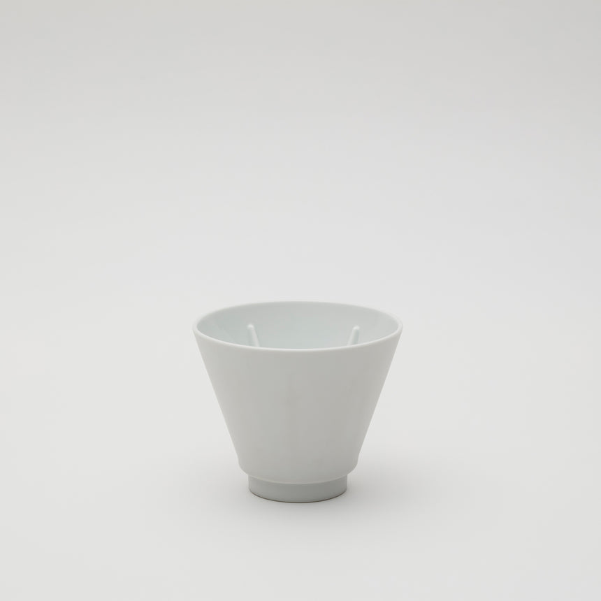 Coffee Dripper in White by Leon Ransmeier