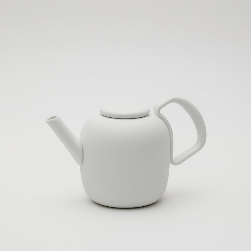 Coffee Pot in White by Leon Ransmeier